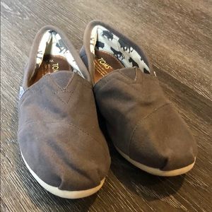 TOMS grey classics